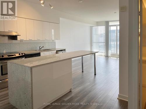 2207 - 33 Singer Court, Toronto (Bayview Village), ON - Indoor Photo Showing Kitchen