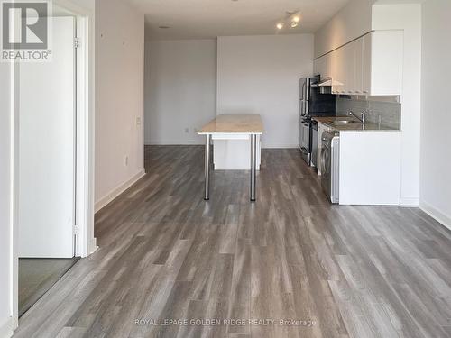 2207 - 33 Singer Court, Toronto (Bayview Village), ON - Indoor Photo Showing Kitchen