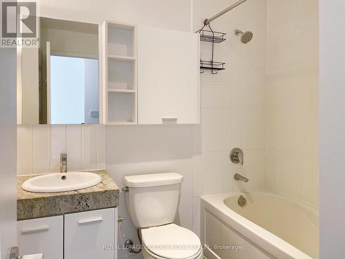 2207 - 33 Singer Court, Toronto (Bayview Village), ON - Indoor Photo Showing Bathroom