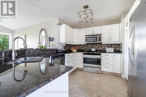 38 Crompton Drive, Barrie (Little Lake), ON - Indoor Photo Showing Kitchen With Double Sink With Upgraded Kitchen