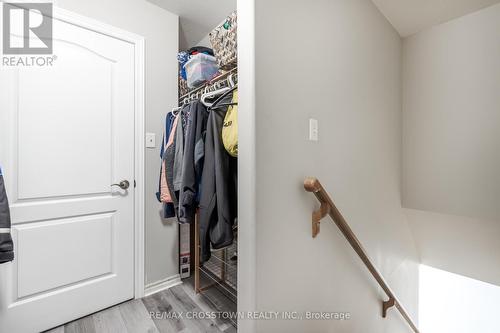 38 Crompton Drive, Barrie (Little Lake), ON - Indoor