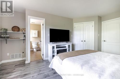 38 Crompton Drive, Barrie (Little Lake), ON - Indoor Photo Showing Bedroom