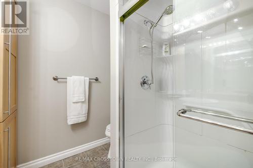 38 Crompton Drive, Barrie (Little Lake), ON - Indoor Photo Showing Bathroom