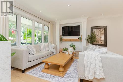 1508 Thetford Court, Mississauga (Clarkson), ON - Indoor Photo Showing Living Room