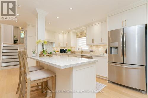 1508 Thetford Court, Mississauga, ON - Indoor Photo Showing Kitchen With Upgraded Kitchen