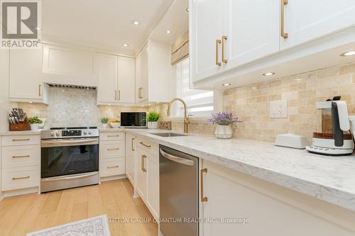 1508 Thetford Court, Mississauga, ON - Indoor Photo Showing Kitchen With Upgraded Kitchen