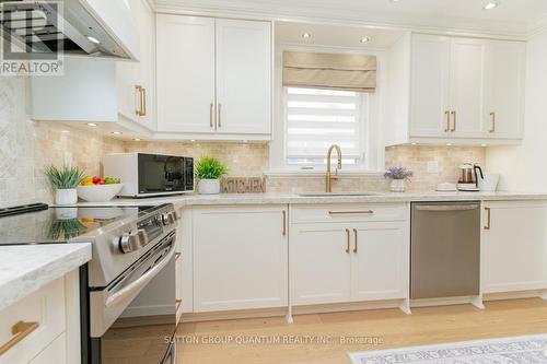 1508 Thetford Court, Mississauga (Clarkson), ON - Indoor Photo Showing Kitchen With Upgraded Kitchen