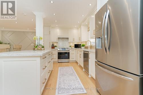 1508 Thetford Court, Mississauga, ON - Indoor Photo Showing Kitchen With Upgraded Kitchen