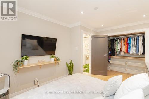 1508 Thetford Court, Mississauga, ON - Indoor Photo Showing Bedroom