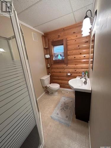 206 Lorraine Street, Weyburn, SK - Indoor Photo Showing Bathroom