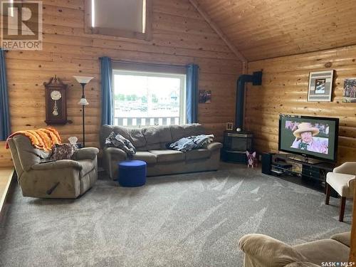 206 Lorraine Street, Weyburn, SK - Indoor Photo Showing Living Room