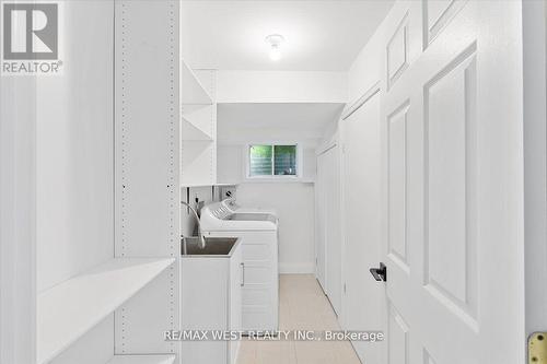 2788 Tallberg Court, Mississauga (Clarkson), ON - Indoor Photo Showing Laundry Room