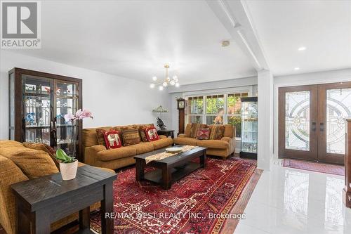 2788 Tallberg Court, Mississauga (Clarkson), ON - Indoor Photo Showing Living Room