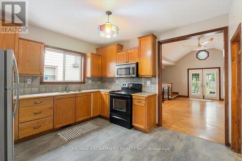 411 Mary Street, Hamilton (North End), ON - Indoor Photo Showing Kitchen With Double Sink