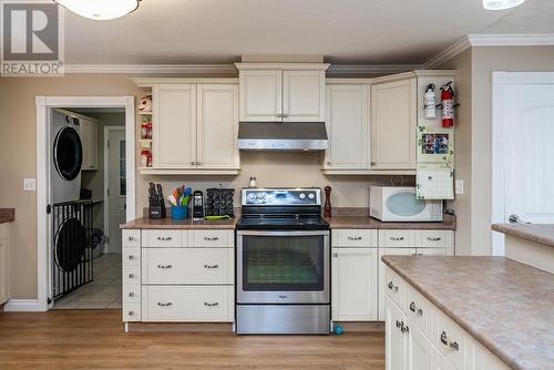 8625 Lynn Drive, Prince George, BC - Indoor Photo Showing Kitchen