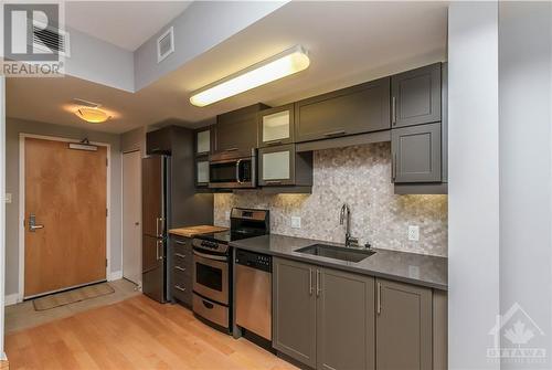 40 Nepean Street Unit#2404, Ottawa, ON - Indoor Photo Showing Kitchen