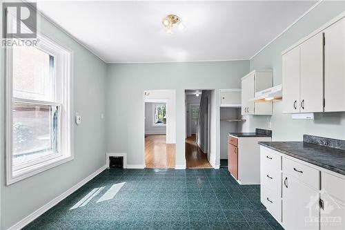 108 Grove Avenue, Ottawa, ON - Indoor Photo Showing Kitchen