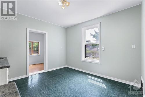 108 Grove Avenue, Ottawa, ON - Indoor Photo Showing Other Room