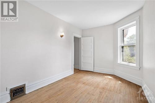 108 Grove Avenue, Ottawa, ON - Indoor Photo Showing Other Room