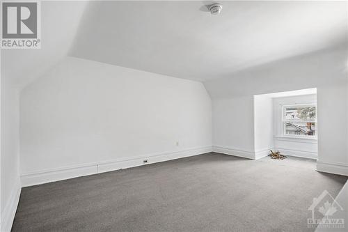 108 Grove Avenue, Ottawa, ON - Indoor Photo Showing Other Room