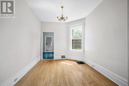 108 Grove Avenue, Ottawa, ON - Indoor Photo Showing Other Room