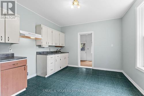 108 Grove Avenue, Ottawa, ON - Indoor