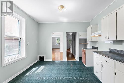 108 Grove Avenue, Ottawa, ON - Indoor Photo Showing Kitchen