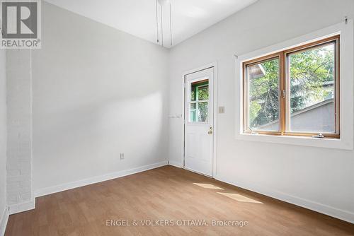 108 Grove Avenue, Ottawa, ON - Indoor Photo Showing Other Room