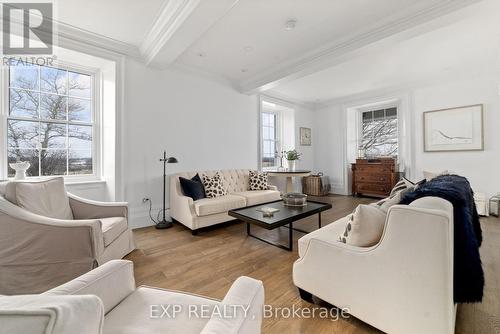 60 Bakker Road, Prince Edward County (Hillier), ON - Indoor Photo Showing Living Room