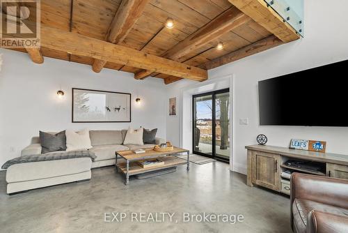 60 Bakker Road, Prince Edward County (Hillier), ON - Indoor Photo Showing Living Room