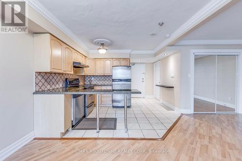 2122 - 633 Bay Street, Toronto, ON - Indoor Photo Showing Kitchen