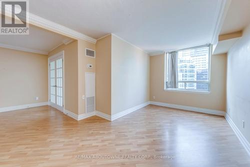 2122 - 633 Bay Street, Toronto, ON - Indoor Photo Showing Other Room