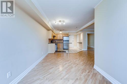 2122 - 633 Bay Street, Toronto, ON - Indoor