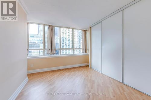 2122 - 633 Bay Street, Toronto, ON - Indoor Photo Showing Other Room