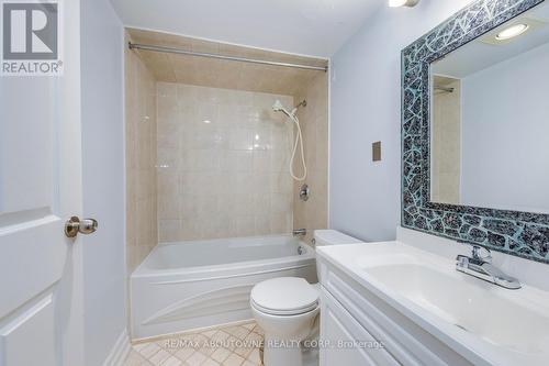 2122 - 633 Bay Street, Toronto, ON - Indoor Photo Showing Bathroom