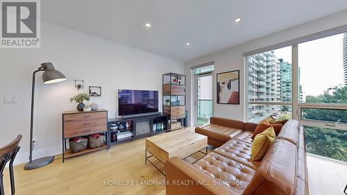 314 - 70 Roehampton Avenue, Toronto (Mount Pleasant West), ON - Indoor Photo Showing Living Room