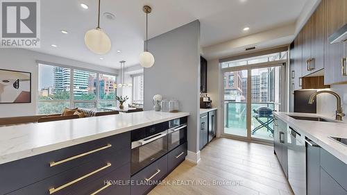 314 - 70 Roehampton Avenue, Toronto (Mount Pleasant West), ON - Indoor Photo Showing Kitchen With Double Sink With Upgraded Kitchen