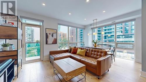 314 - 70 Roehampton Avenue, Toronto (Mount Pleasant West), ON - Indoor Photo Showing Living Room