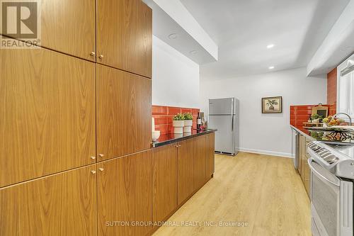 697 George Street, Burlington (Brant), ON - Indoor Photo Showing Kitchen