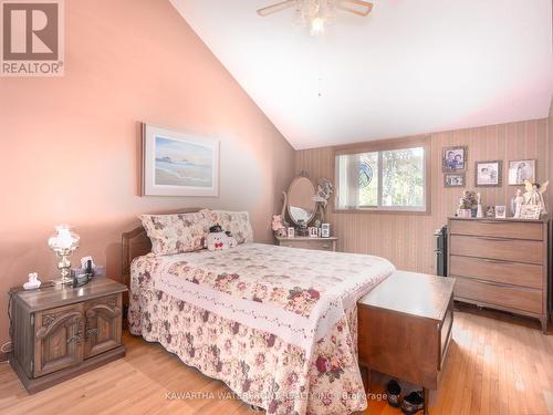 167 Sunset Beach Road, Kawartha Lakes (Kirkfield), ON - Indoor Photo Showing Bedroom