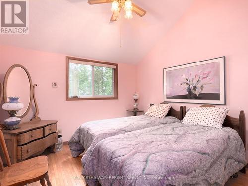 167 Sunset Beach Road, Kawartha Lakes (Kirkfield), ON - Indoor Photo Showing Bedroom