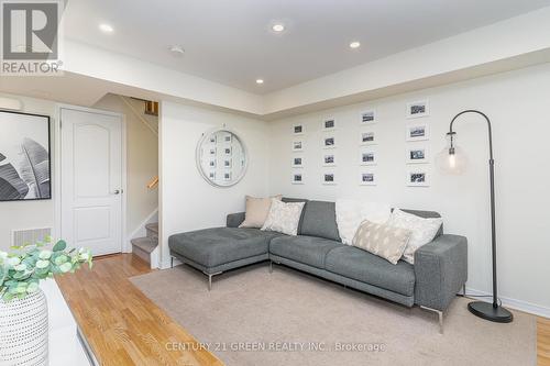 71 - 2441 Greenwich Drive, Oakville (West Oak Trails), ON - Indoor Photo Showing Living Room