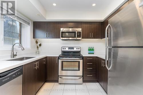 71 - 2441 Greenwich Drive, Oakville (West Oak Trails), ON - Indoor Photo Showing Kitchen With Stainless Steel Kitchen With Upgraded Kitchen