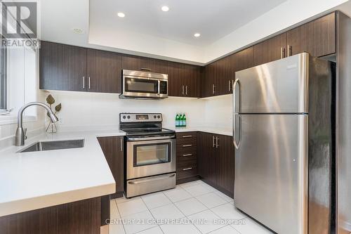 71 - 2441 Greenwich Drive, Oakville (West Oak Trails), ON - Indoor Photo Showing Kitchen With Stainless Steel Kitchen With Upgraded Kitchen