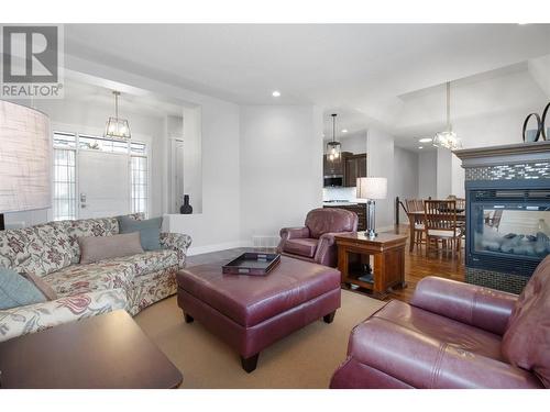 2582 St Andrews Street, Blind Bay, BC - Indoor Photo Showing Living Room