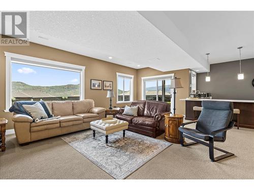 2582 St Andrews Street, Blind Bay, BC - Indoor Photo Showing Living Room