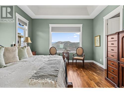 2582 St Andrews Street, Blind Bay, BC - Indoor Photo Showing Bedroom