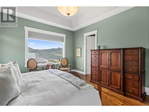 2582 St Andrews Street, Blind Bay, BC - Indoor Photo Showing Bedroom