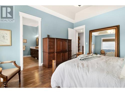 2582 St Andrews Street, Blind Bay, BC - Indoor Photo Showing Bedroom