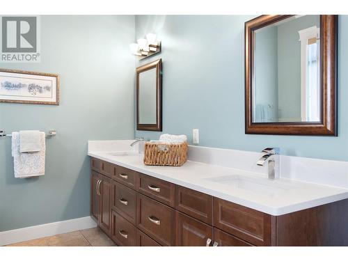 2582 St Andrews Street, Blind Bay, BC - Indoor Photo Showing Bathroom